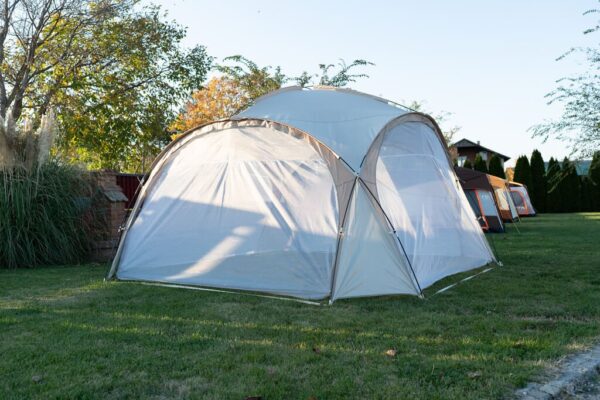 tenda-velika-1-1 Kamperska tenda u prirodi