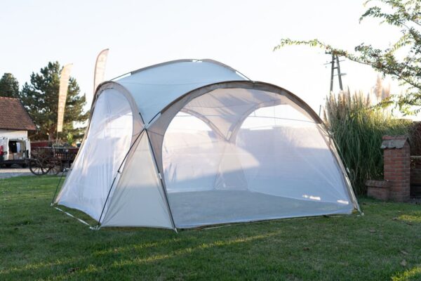 tenda-velika-1-2 Kamperska tenda u prirodi