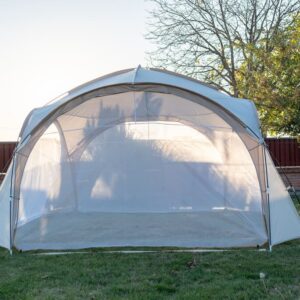 Kamperska tenda u prirodi